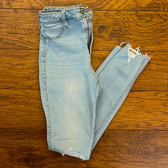 Hollister Jeans - Picture 2 of 3